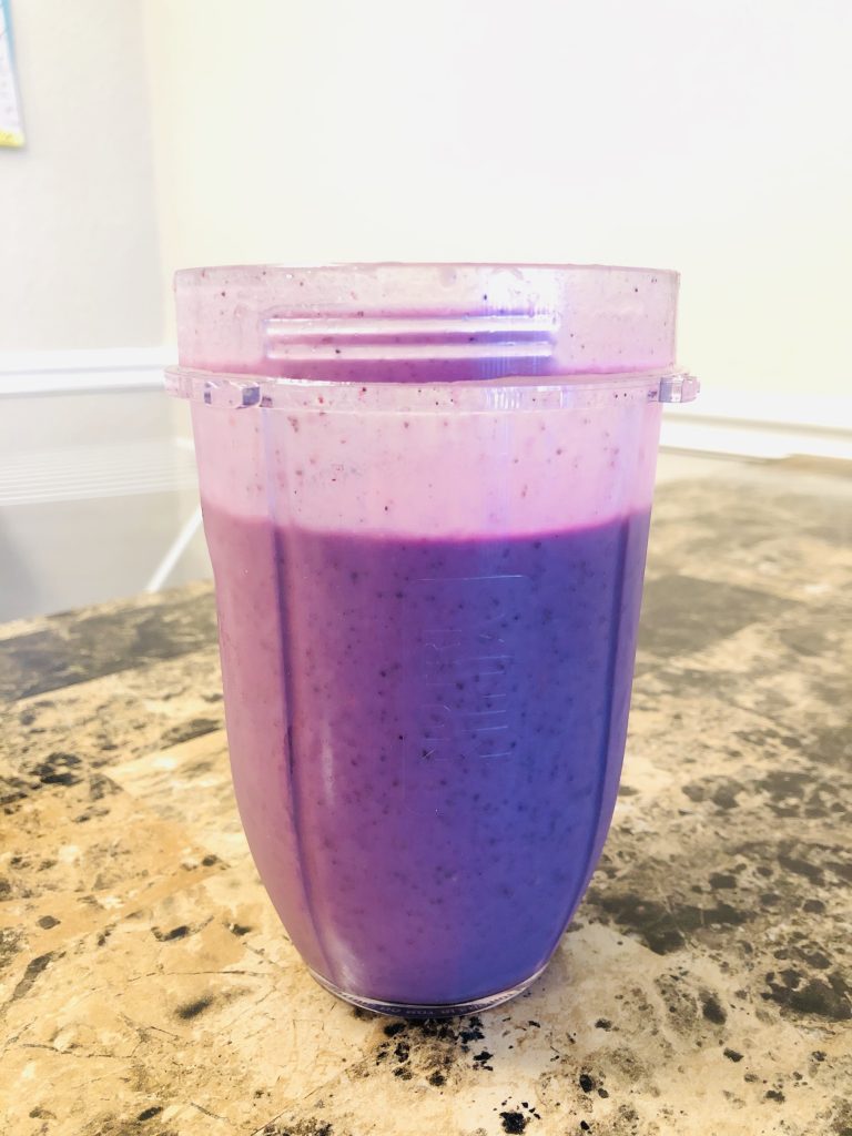 berry protein smoothie healthy breakfast