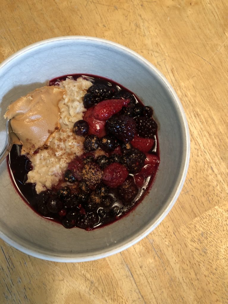 This week in eats: Berry Peanut Butter Oatmeal | Vitality Vixens Healthy Lifestyle Blog