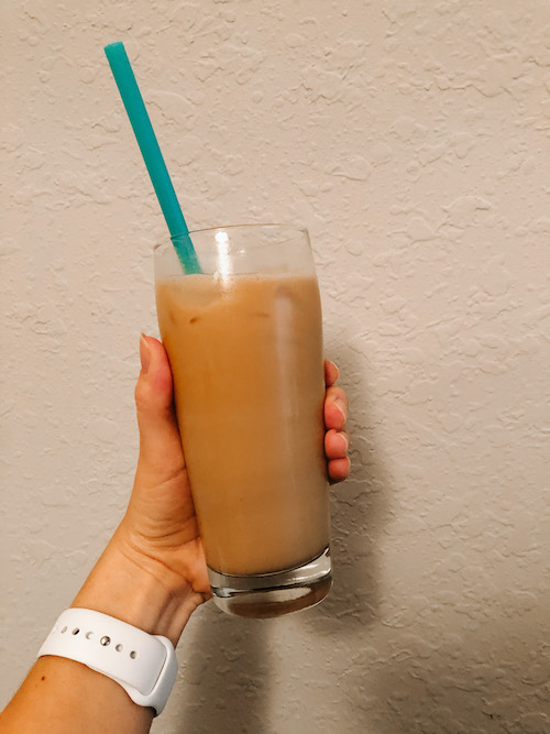 Iced honey vanilla latte (vegan, dairy-free, healthy). Easy to make and so delicious with just a hint of sweetness! | Vitality Vixens Healthy Lifestyle Blog