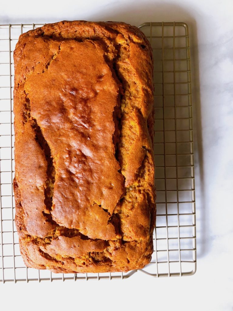 Delicious Gluten-Free Pumpkin White Chocolate Chip Banana Bread Recipe! Perfect fall bread recipe, especially for gluten-sensitive folks or those following a gluten-free diet. Super easy recipe & kid approved. | Vitality Vixens Healthy Lifestyle Blog