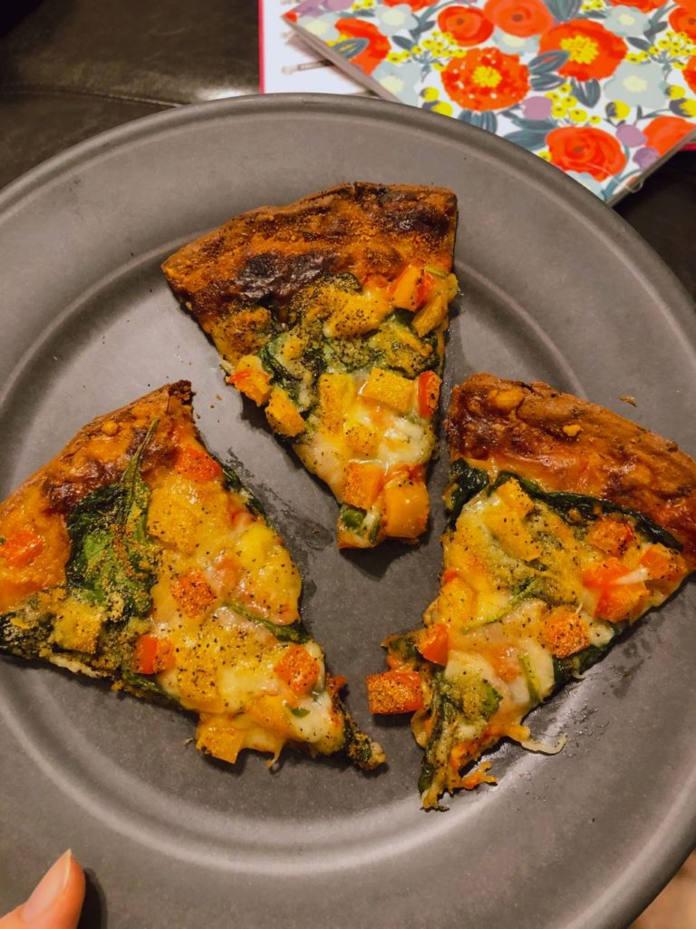 cauliflower crust gluten-free pizza | If you're in need of some healthy lunch ideas - here are 5 of my go-to EASY lunch recipes that I have on repeat throughout the week! | Vitality Vixens Healthy Lifestyle Blog