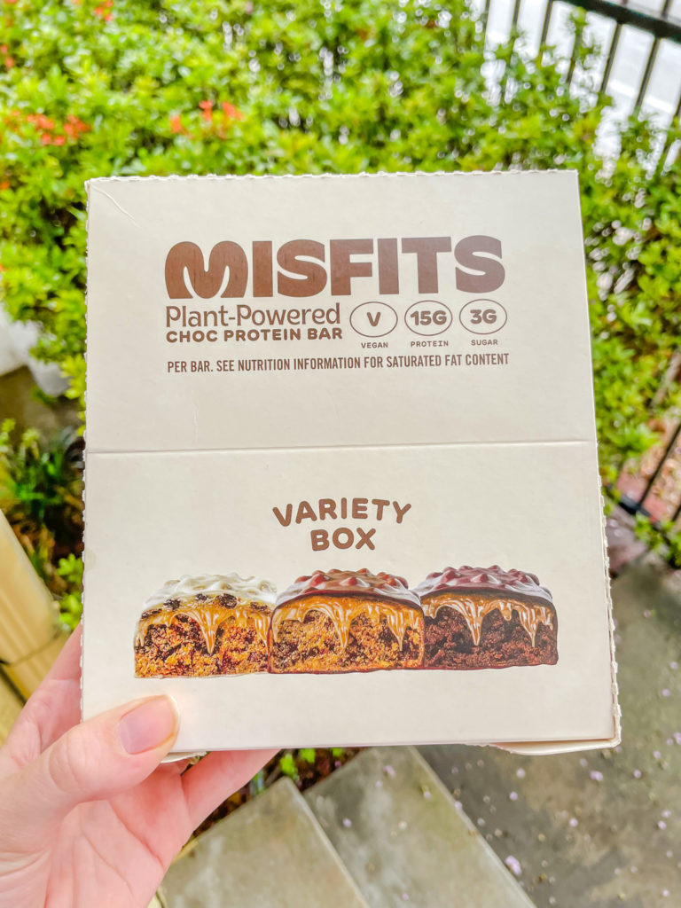 Brutally honest MISFITS PROTEIN BAR REVIEW | If you're like me, you've seen Misfits protein bars advertised everywhere. Are they actually worth the hype? Or are other vegan protein bars better?